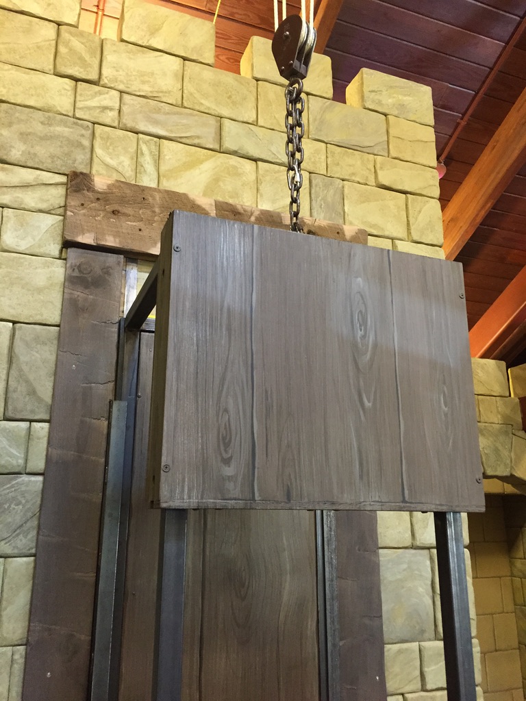 Read more about the article A replica guillotine in the middle of a children’s museum?