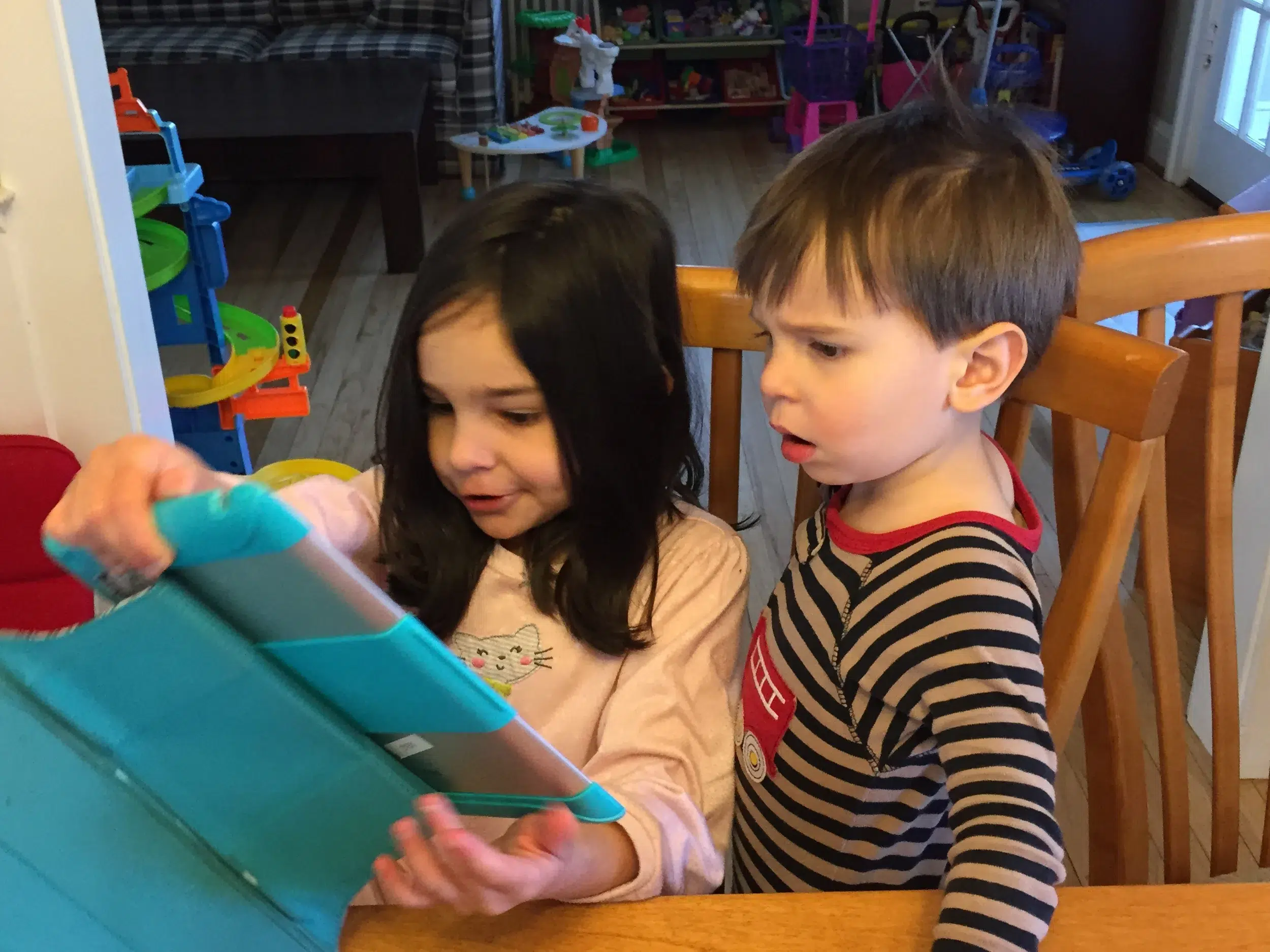 Read more about the article The right way for kids to do iPad