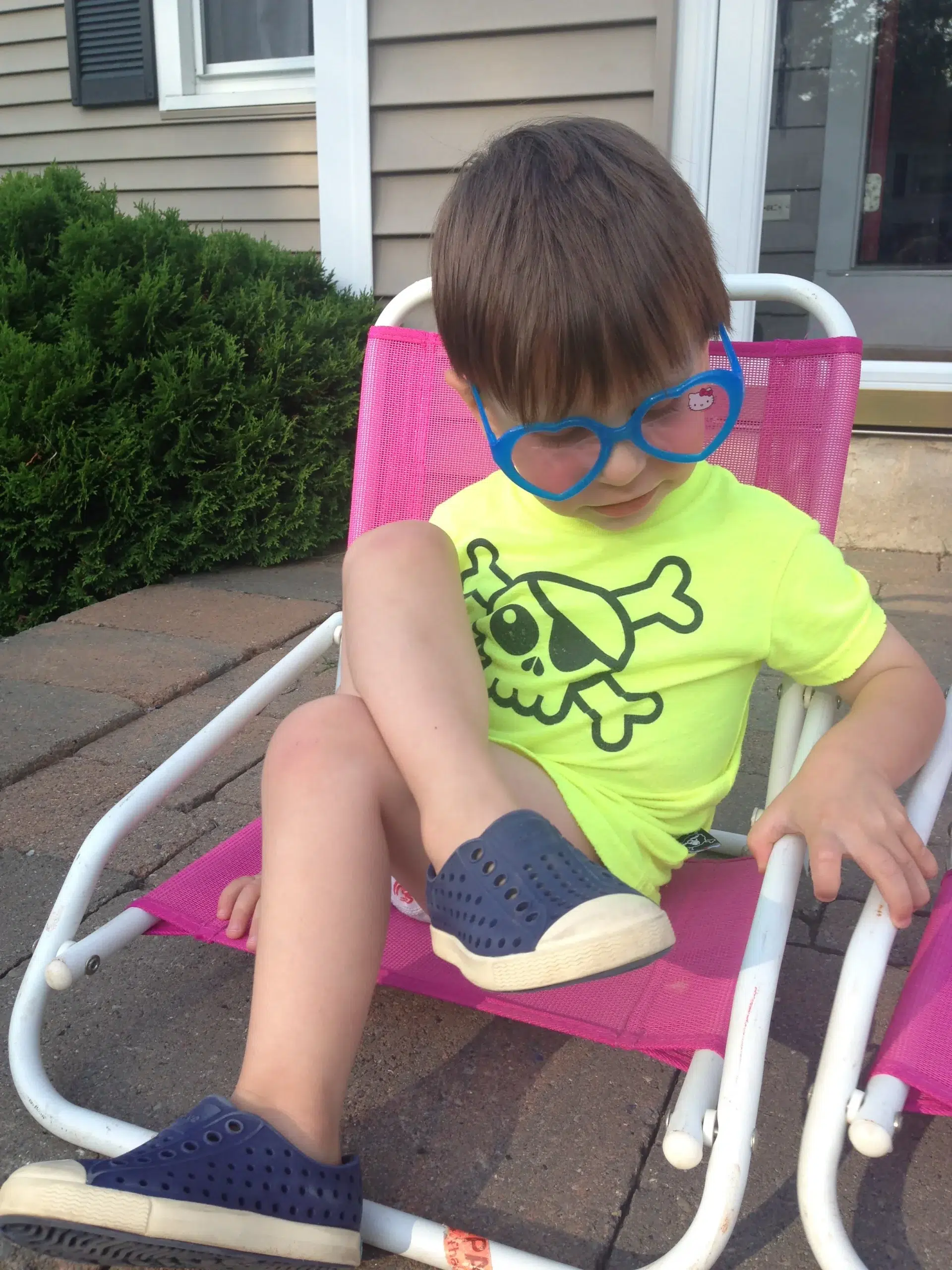 Read more about the article This kid might be too relaxed.