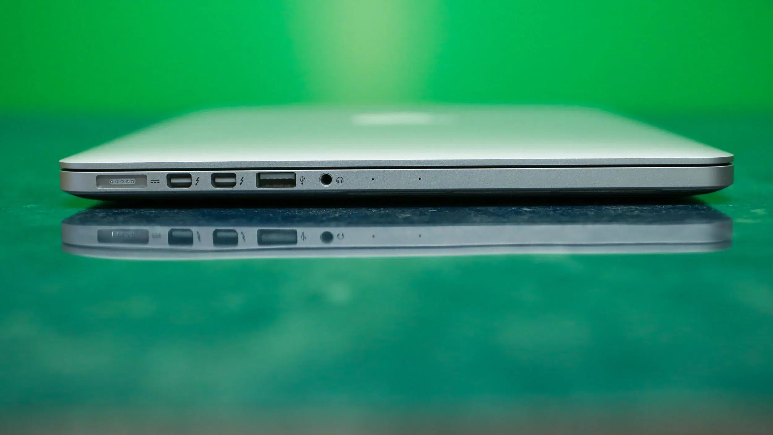 Read more about the article Apple’s desire to eliminate as many ports as possible on their laptops may be aesthetically pleasing, but it’s also a pain in the ass.