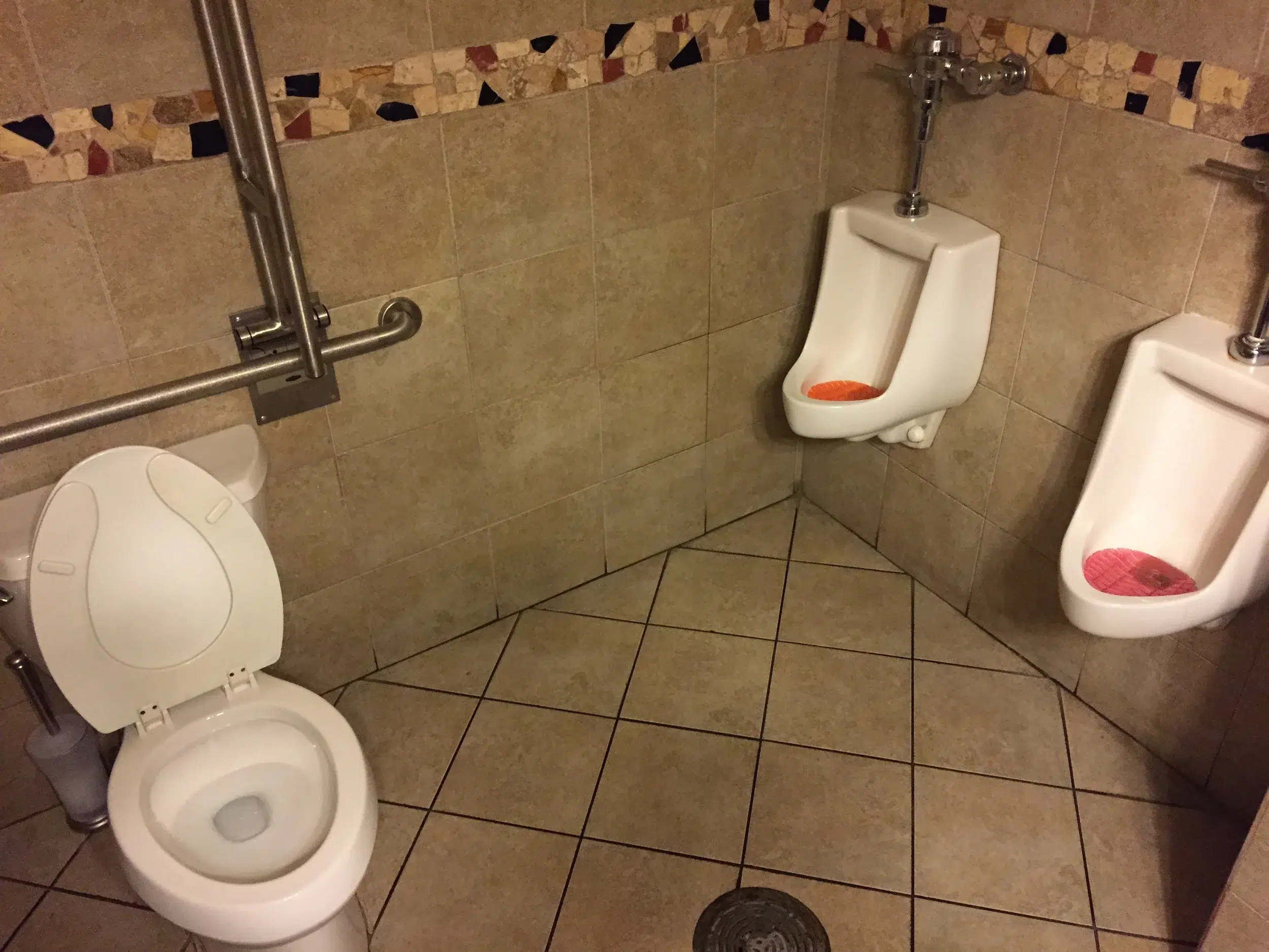 Read more about the article A restroom puzzle: How exactly is this configuration of toilets supposed to work?