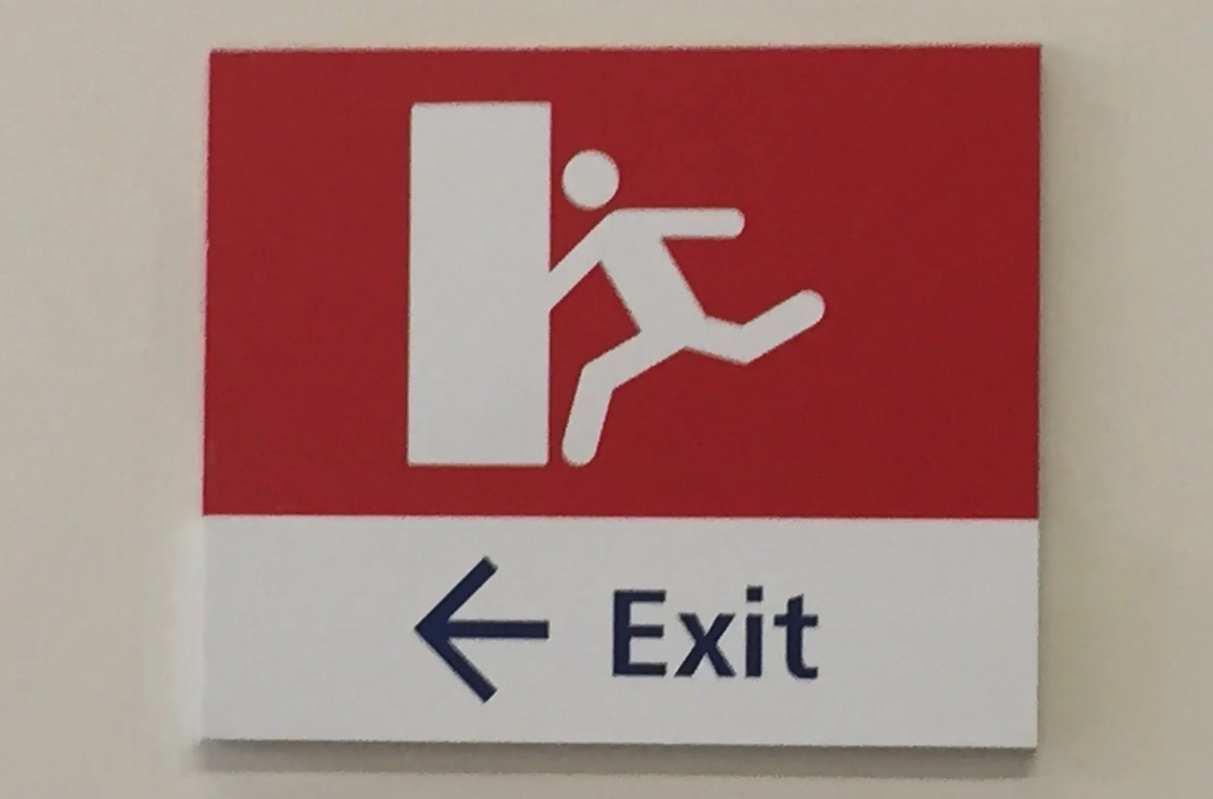 Read more about the article Brazilian exit signs are unnerving