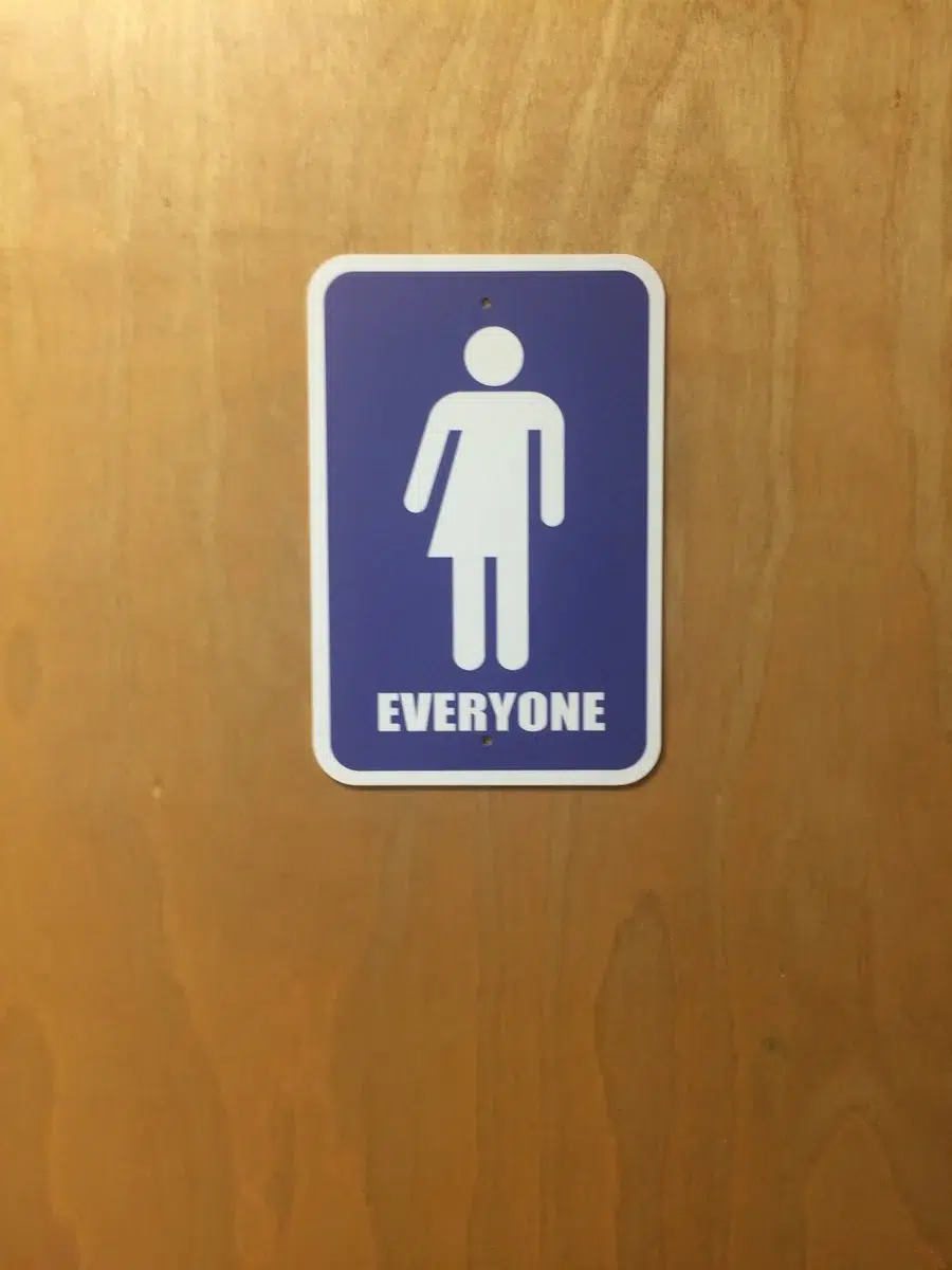 Read more about the article “All gender” restroom signs are the best