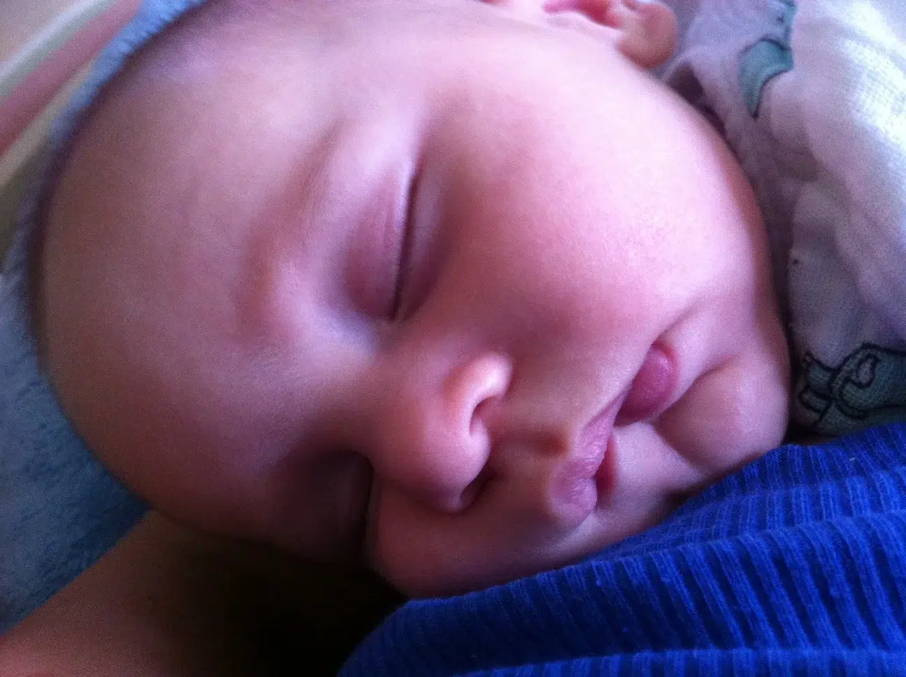 Read more about the article Sleeping babies: Less shame. More sleep.